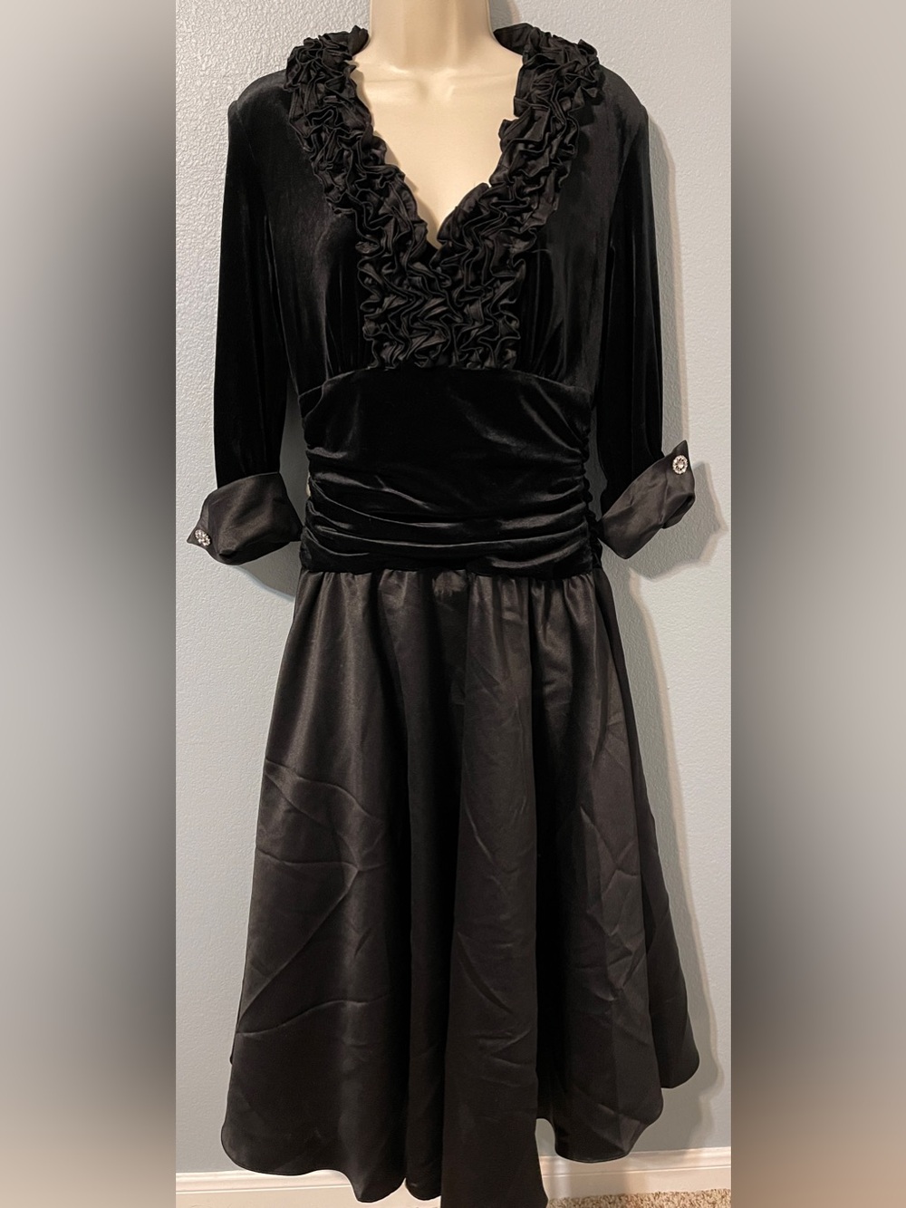 Jessica Howard Black Velvet Satin Cocktail Midi Dress Ruffle Party Glam Size 10